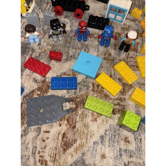 LEGO DUPLO Mixed Lot 100 Pieces/Figurines/Vehicles Genuine Set - Picture 16 of 16